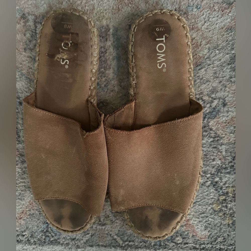 Suede sandals with thick rubber bottoms